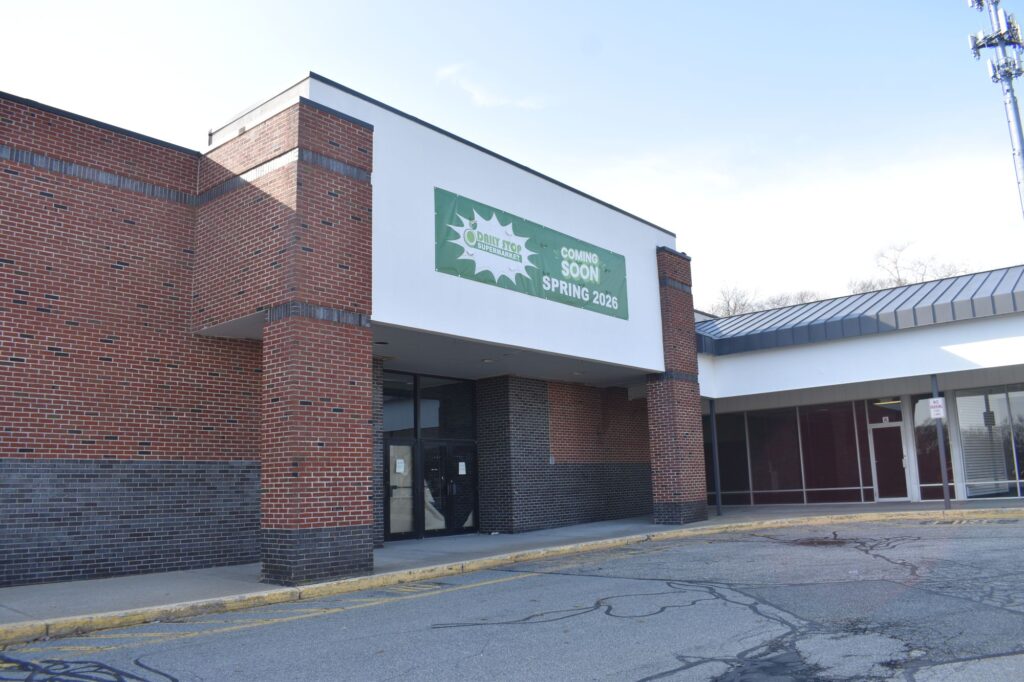 Woonsocket officials have struggled to bring a full-scale grocery store back to the city. Daily Stop Supermarket, which has a location in Providence, is slated to open soon, city leaders say. (Jonmaesha Beltran/ecoRI News)