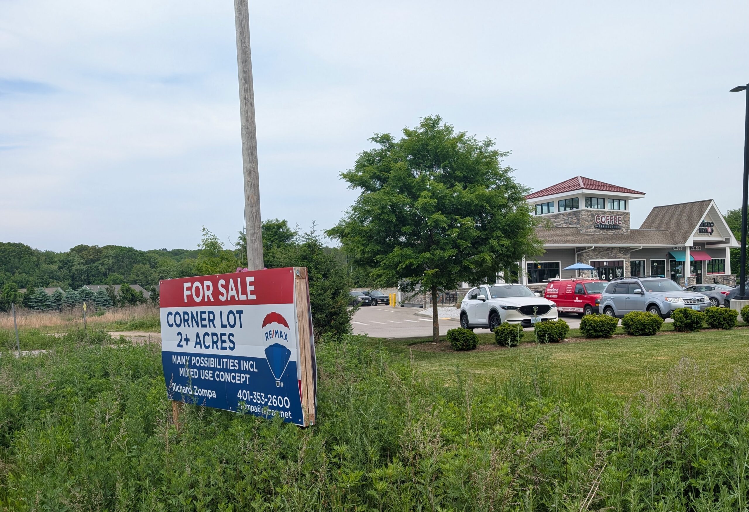 The properties at the intersection near Route 295. (Insider photos by Ethan Shorey)