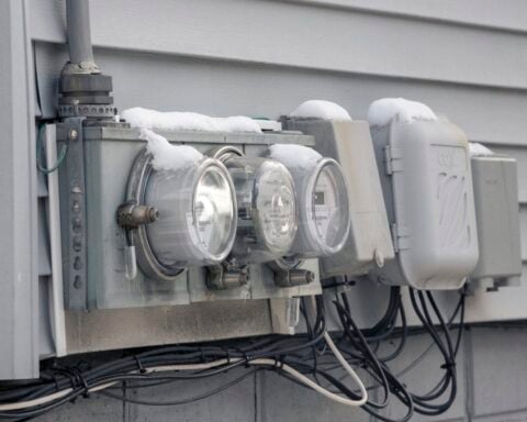 Seasonal electric price increases for Rhode Island Energy customers take effect Oct. 1. (Photo by Alexander Castro/Rhode Island Current)