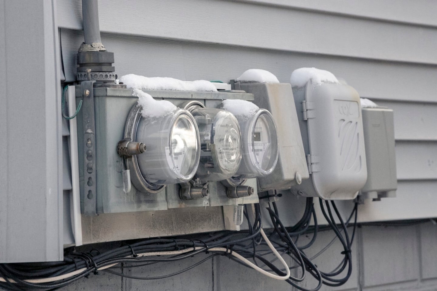 Seasonal electric price increases for Rhode Island Energy customers take effect Oct. 1. (Photo by Alexander Castro/Rhode Island Current)